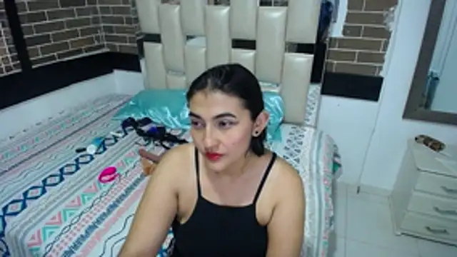 Snapshot of yuliet_latin69 chatting on 11/23/25, 01:33 yuliet latin69 online show from 11/23/25, 01:33