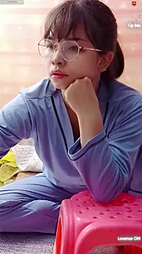 Snapshot of Maomilove1 chatting on 05/06/26, 12:43 Maomilove1 online show from 05/06/26, 12:43