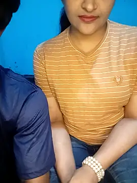 Snapshot of CoupleShow_432 chatting on 11/17/25, 02:23 CoupleShow 432 online show from 11/17/25, 02:23