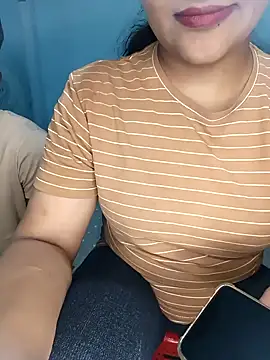 Snapshot of CoupleShow_432 chatting on 11/23/25, 01:44 CoupleShow 432 online show from 11/23/25, 01:44