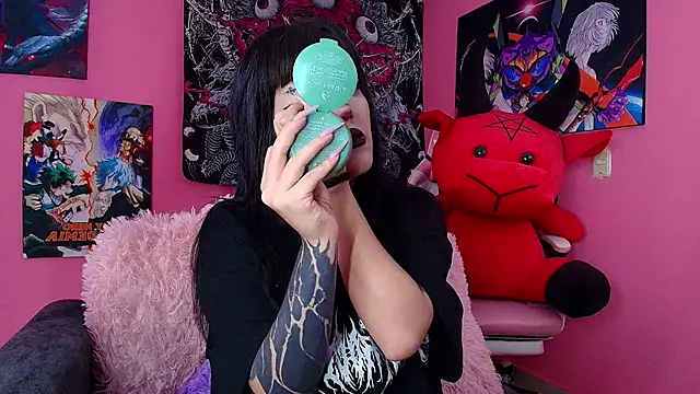 Snapshot of GothGaby chatting on 12/18/25, 05:13 GothGaby online show from 12/18/25, 05:13