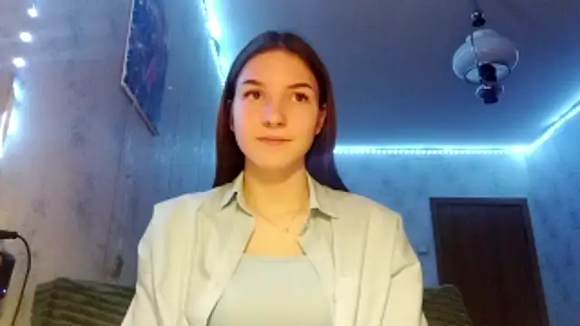 Snapshot of Beauty_miIa chatting on 10/24/25, 04:36 Beauty miIa online show from 10/24/25, 04:36