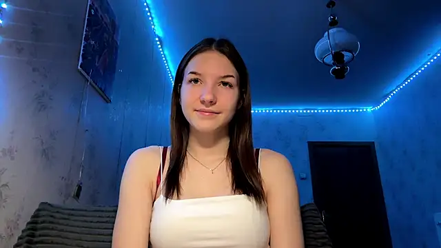 Snapshot of Beauty_miIa chatting on 11/19/25, 03:23 Beauty miIa online show from 11/19/25, 03:23