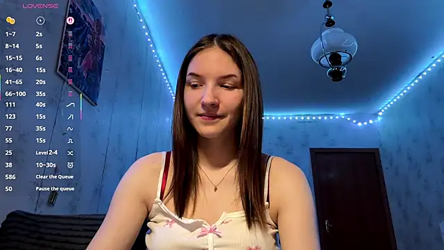 Snapshot of Beauty_miIa chatting on 12/15/25, 04:44 Beauty miIa online show from 12/15/25, 04:44