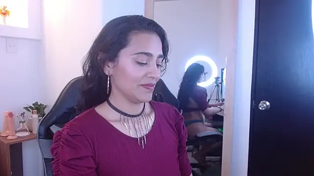 aanacaro as online show from 11/24/25, 07:57