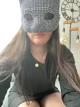  isadora online show from 02/18/26, 09:49