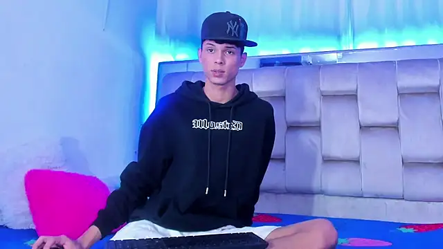 Snapshot of boyswantingplay chatting on 11/04/25, 08:08 boyswantingplay online show from 11/04/25, 08:08