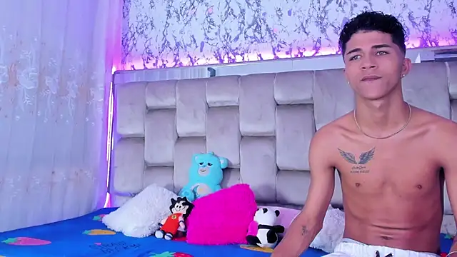 Snapshot of boyswantingplay chatting on 11/08/25, 02:01 boyswantingplay online show from 11/08/25, 02:01