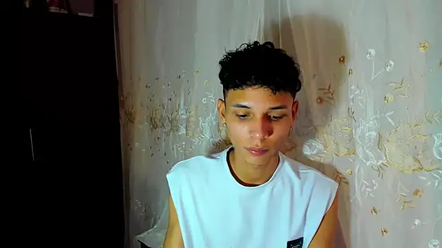 Snapshot of boyswantingplay chatting on 01/08/26, 07:05 boyswantingplay online show from 01/08/26, 07:05