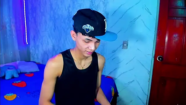 Snapshot of boyswantingplay chatting on 02/19/26, 01:01 boyswantingplay online show from 02/19/26, 01:01