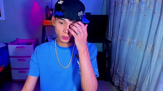 Snapshot of boyswantingplay chatting on 02/24/26, 04:05 boyswantingplay online show from 02/24/26, 04:05