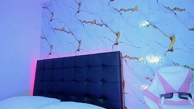 Scarlet DLuce online show from 04/16/26, 08:59