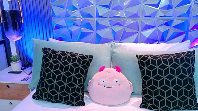 AdelineJhones online show from 04/06/26, 02:18