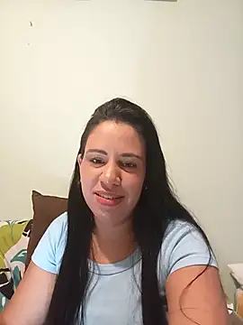 Snapshot of LeilaTaylor chatting on 11/12/25, 02:06 LeilaTaylor online show from 11/12/25, 02:06