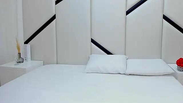 Snapshot of MirandaTurbay chatting on 11/04/25, 02:21 MirandaTurbay online show from 11/04/25, 02:21