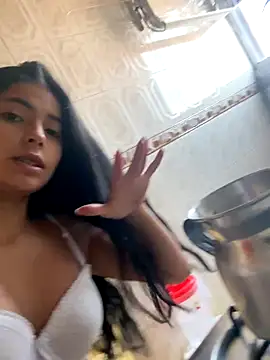 Snapshot of miadaviesx chatting on 11/11/25, 12:49 miadaviesx online show from 11/11/25, 12:49