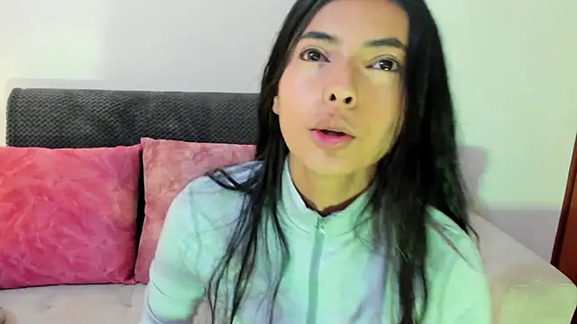 Snapshot of miadaviesx chatting on 11/25/25, 02:28 miadaviesx online show from 11/25/25, 02:28