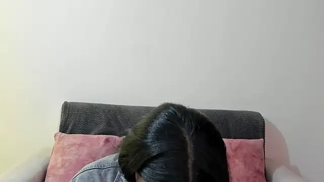 Snapshot of miadaviesx chatting on 11/30/25, 02:32 miadaviesx online show from 11/30/25, 02:32