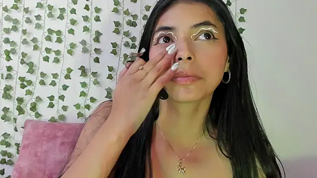 Snapshot of miadaviesx chatting on 12/17/25, 08:26 miadaviesx online show from 12/17/25, 08:26