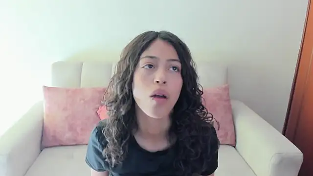 Snapshot of emily_jonessxx chatting on 11/02/25, 07:49 emily jonessxx online show from 11/02/25, 07:49