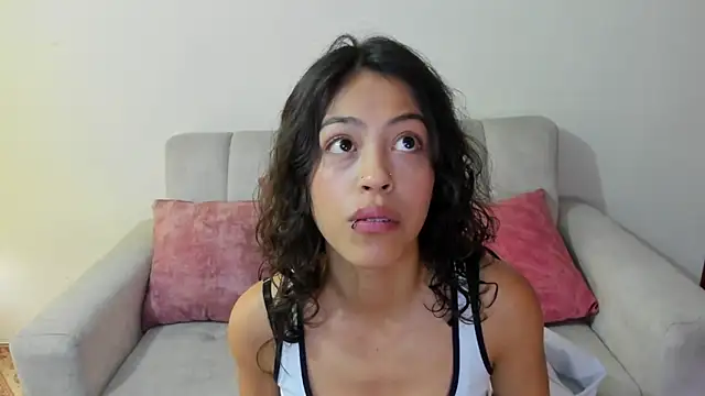 Snapshot of emily_jonessxx chatting on 11/06/25, 05:36 emily jonessxx online show from 11/06/25, 05:36