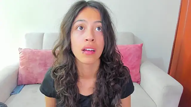 Snapshot of emily_jonessxx chatting on 11/10/25, 07:57 emily jonessxx online show from 11/10/25, 07:57