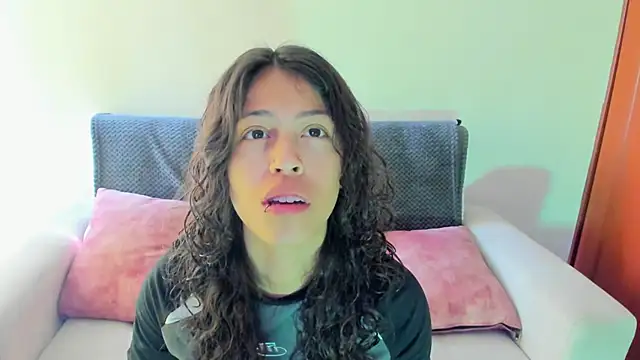 Snapshot of emily_jonessxx chatting on 11/11/25, 07:03 emily jonessxx online show from 11/11/25, 07:03