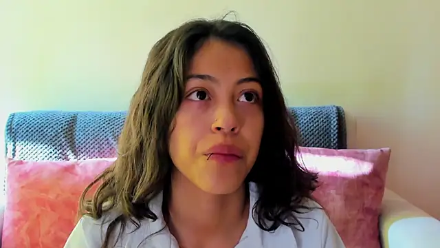 Snapshot of emily_jonessxx chatting on 11/22/25, 08:41 emily jonessxx online show from 11/22/25, 08:41