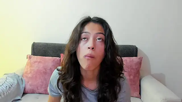 Snapshot of emily_jonessxx chatting on 11/25/25, 08:09 emily jonessxx online show from 11/25/25, 08:09