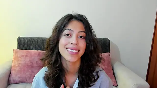 Snapshot of emily_jonessxx chatting on 11/27/25, 06:10 emily jonessxx online show from 11/27/25, 06:10