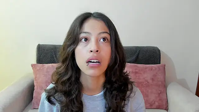 Snapshot of emily_jonessxx chatting on 12/05/25, 01:31 emily jonessxx online show from 12/05/25, 01:31