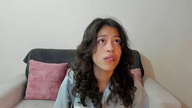 Snapshot of emily_jonessxx chatting on 12/14/25, 04:56 emily jonessxx online show from 12/14/25, 04:56