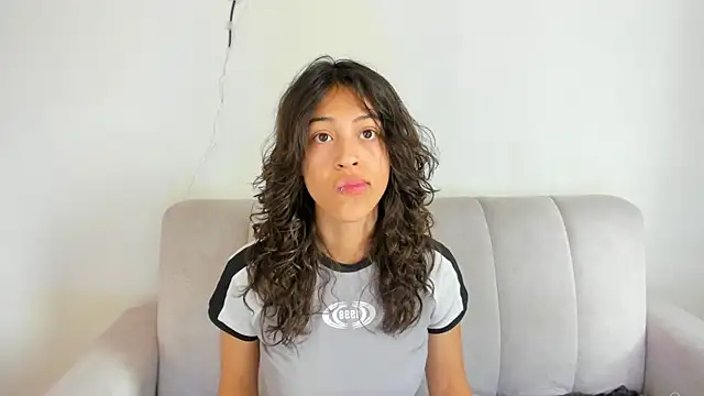 Snapshot of emily_jonessxx chatting on 01/11/26, 04:45 emily jonessxx online show from 01/11/26, 04:45