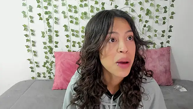 Snapshot of emily_jonessxx chatting on 01/12/26, 03:50 emily jonessxx online show from 01/12/26, 03:50