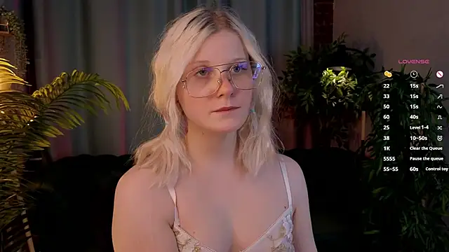 Snapshot of ShineJoan chatting on 11/12/25, 09:25 ShineJoan online show from 11/12/25, 09:25