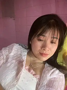 Snapshot of o-one-o chatting on 12/16/25, 02:33 o-one-o online show from 12/16/25, 02:33