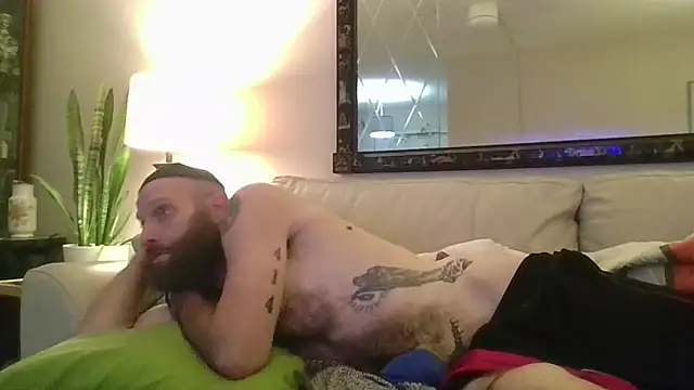 Snapshot of KosherCo313 chatting on 12/19/25, 05:03 KosherCo313 online show from 12/19/25, 05:03