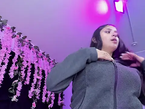 Gabyy Cooper  online show from 05/25/26, 02:06