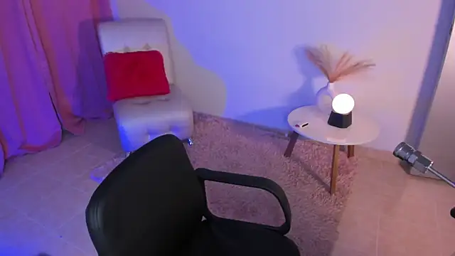 laana foxx online show from 10/27/25, 03:54