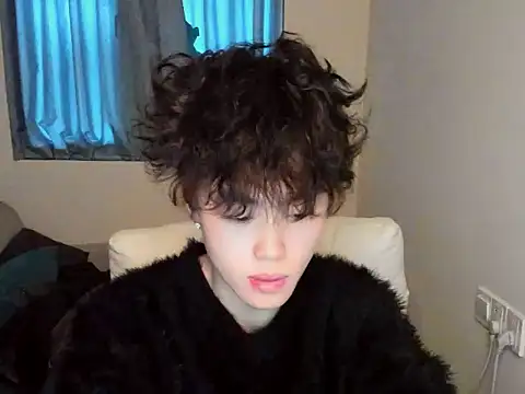 L1kuto online show from 11/17/25, 06:41