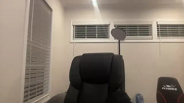 Snapshot of andrenoma427 chatting on 12/18/25, 03:56 andrenoma427 online show from 12/18/25, 03:56