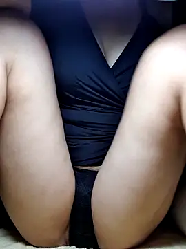 YennyeLa online show from 10/27/25, 12:26