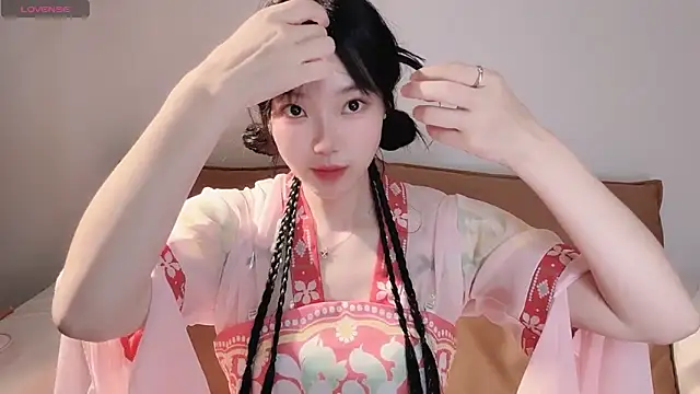 upoo7lt online show from 05/19/26, 01:56