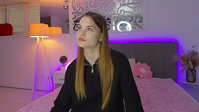 LuisaClover online show from 12/02/25, 01:17