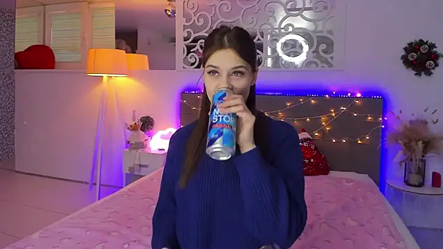 LuisaClover online show from 12/16/25, 01:16