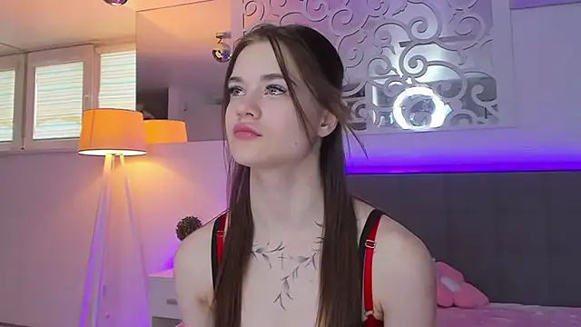 LuisaClover online show from 03/04/26, 01:28