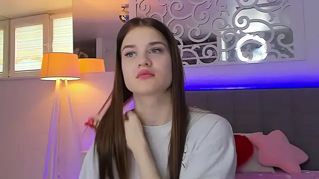 LuisaClover online show from 03/06/26, 01:29