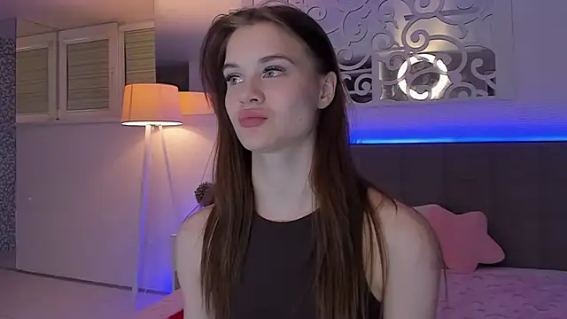 LuisaClover online show from 04/04/26, 06:16