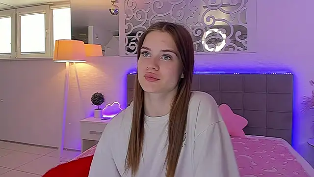 LuisaClover online show from 06/03/26, 12:19