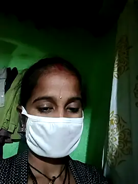 Snapshot of Hot_princess_1 chatting on 11/17/25, 04:24 Hot princess 1 online show from 11/17/25, 04:24